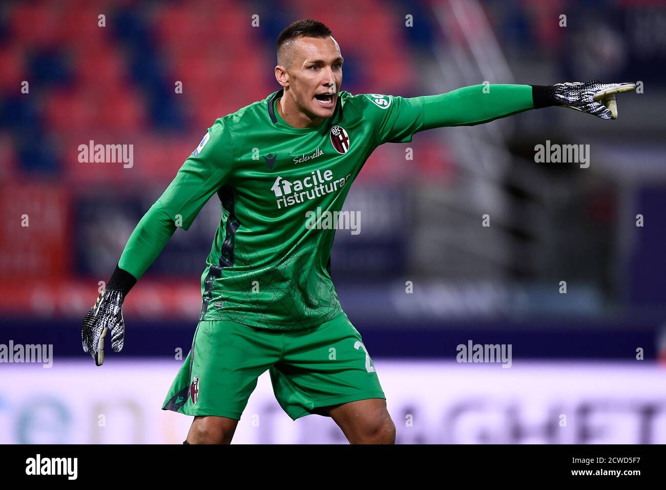 Bologna, Italien - 28. September, 2020: Lukasz Skorupski von Bologna FC Gesten während der Serie A Fußballspiel zwischen Bologna FC und Parma Calcio. FC Bologna gewann 4-1 gegen Parma Calcio. Kredit: Nicolò Campo/Alamy Live Nachrichten Stockfoto