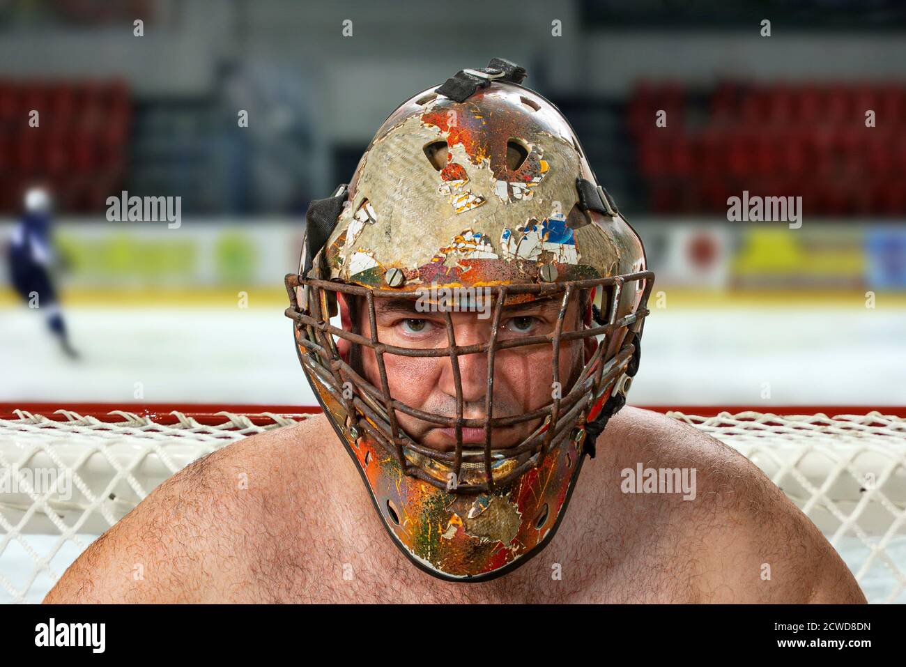 Hockey Torwart in der Maske. Torwart in einer alten Hockey-Maske Stockfoto