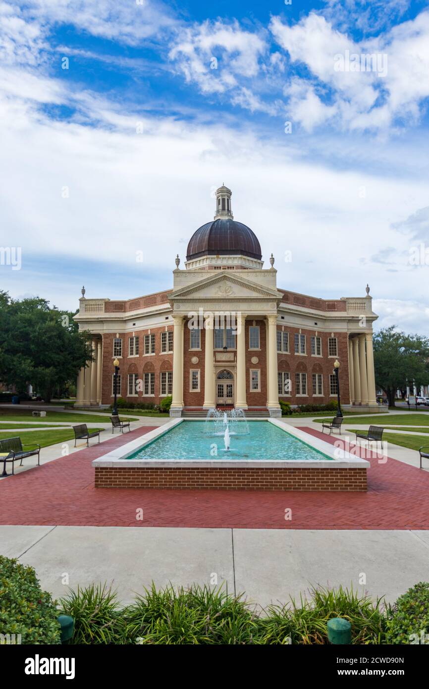 Hattiesburg, MS / USA - 17. September 2020: Iconic Administration Building der University of Southern Mississippi Stockfoto