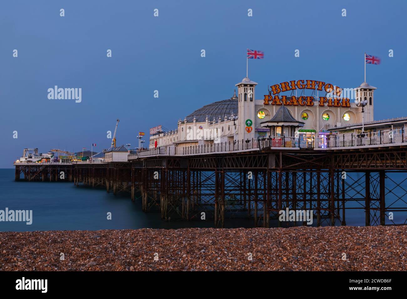 England, East Sussex, Brighton, Brighton Beach und Pier Stockfoto