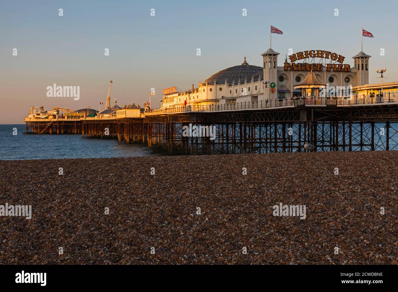 England, East Sussex, Brighton, Brighton Beach und Pier Stockfoto