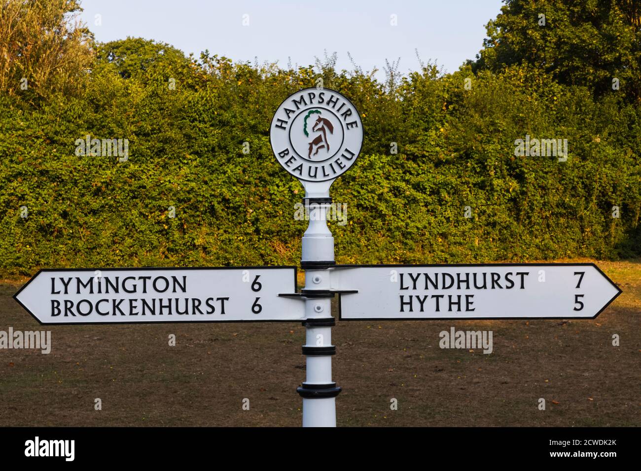 England, Hampshire, New Forest, Sign Post in der Nähe von Beaulieu Stockfoto