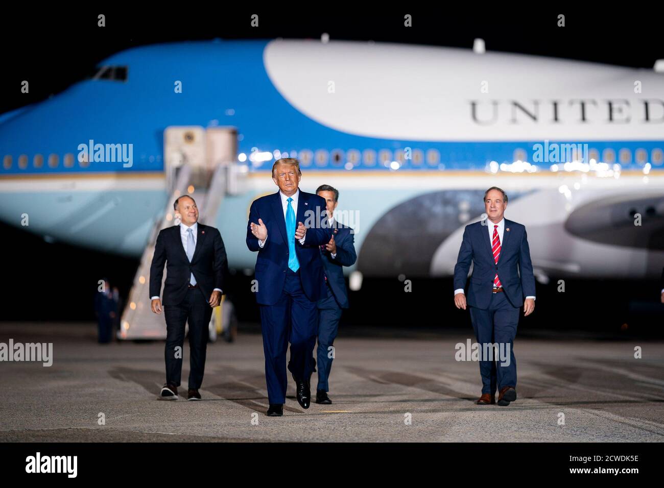 HARRISBURG, PA, USA - 26. September 2020 - US-Präsident Donald J. Trump wird von Mitgliedern der Kongressdelegation von Pennsylvania begleitet, während er einen Spaziergang macht Stockfoto