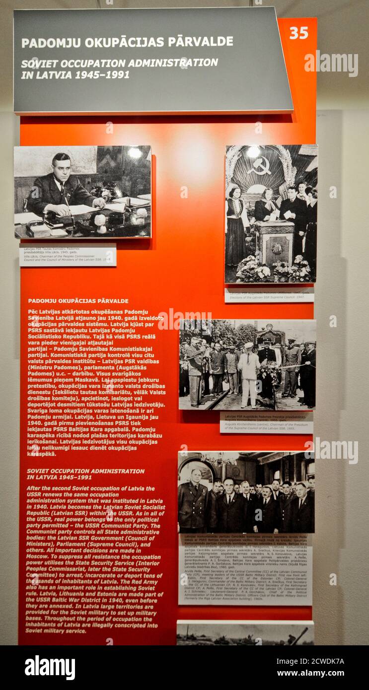 Museum der Okkupation Lettlands: Tafel "Soviet Besatzungsverwaltung in Lettland 1945-1991". Riga Stockfoto