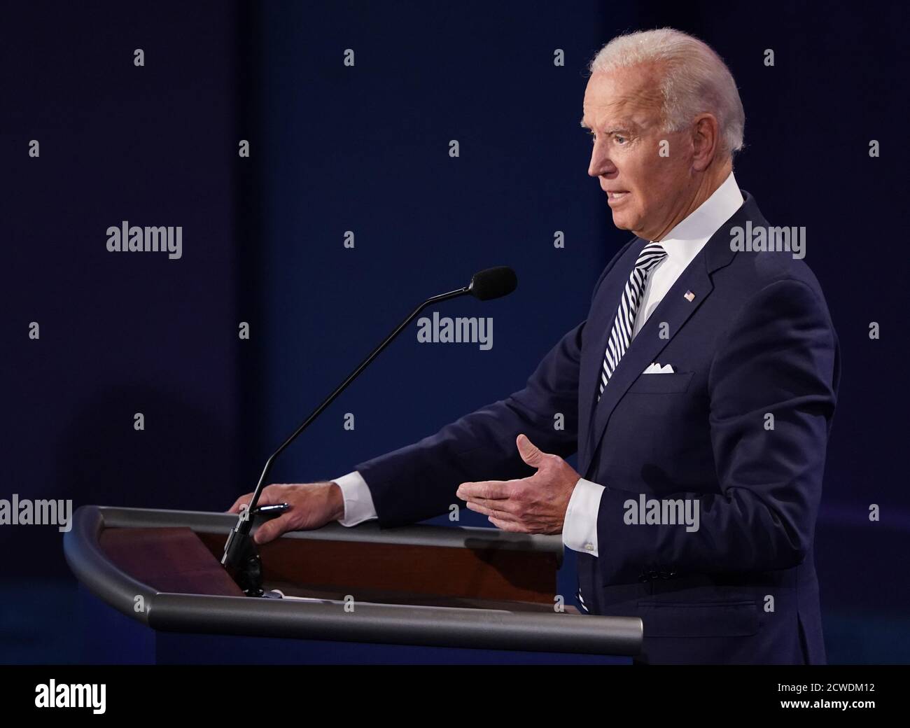 Cleveland, Usa. September 2020. Der demokratische Präsidentschaftskandidat Joe Biden spricht während der ersten von drei geplanten 90-minütigen Präsidentschaftsdebatten mit Präsident Donald Trump, Cleveland, Ohio, am Dienstag, den 29. September 2020. Foto von Kevin Dietsch/UPI Kredit: UPI/Alamy Live News Stockfoto