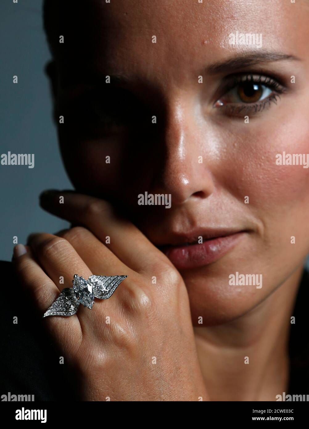 Diamanten Kaufen Stockfotos Und Bilder Kaufen Alamy