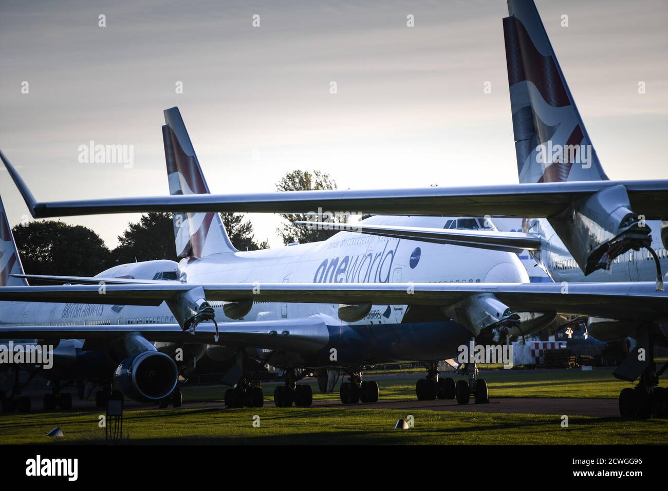 Flughafen Cotswold, Kemble, Gloucestershire, Großbritannien. September 2020. Mehrere Boeing 747s und andere große Passagierflugzeuge werden zum Schrott gelagert Stockfoto