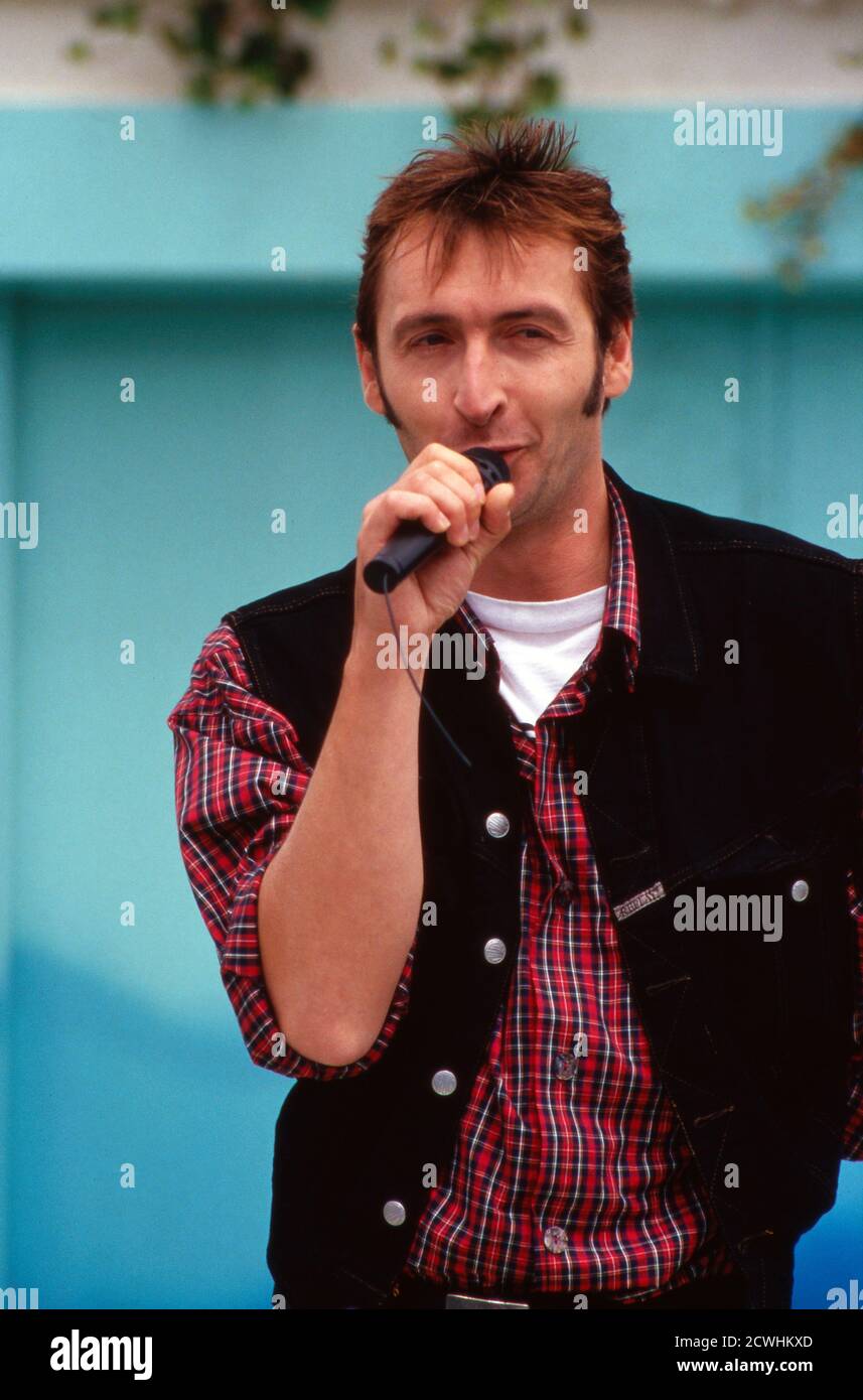 ZDF Fernsehgarten, Sonntag-Unterhaltungsshow, Sendung vom 3. Juli 1994, Gaststar: Sänger ? Stockfoto