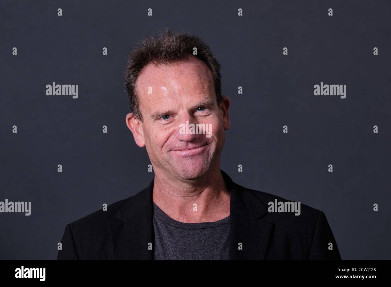 Der schottische Hausarzt, Medizinlehrer und Autor Peter Dorward nimmt an einer Fotoschau während des jährlichen Edinburgh International Book Festival 2018 Teil Stockfoto