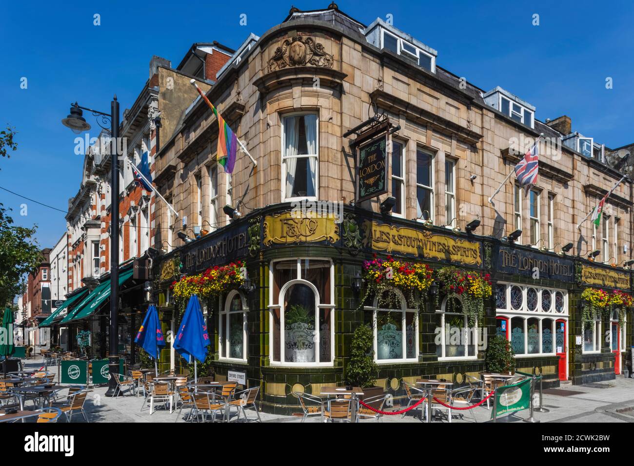 England, Hampshire, Southampton, Oxford Street, das farbenfrohe viktorianische Era London Hotel und Pub Stockfoto
