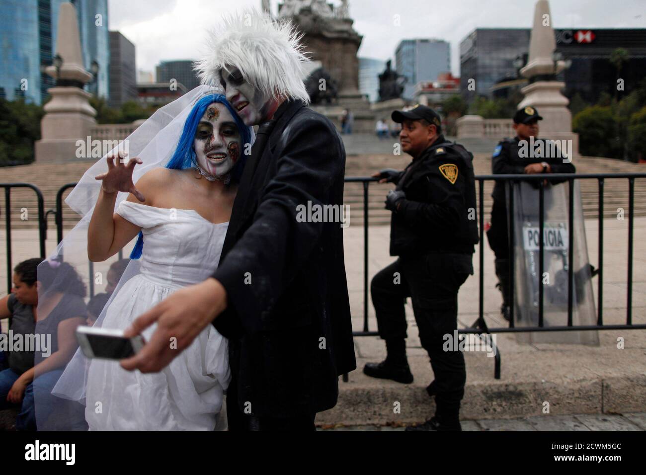 Zombie Braut Stockfotos und -bilder Kaufen - Alamy