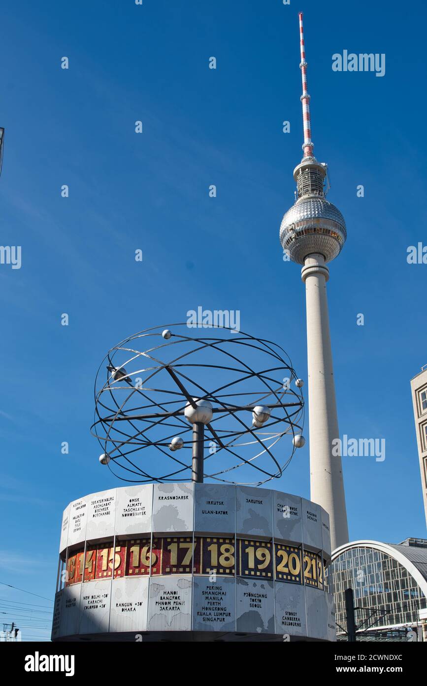 Berlin, Deutschland, Deutschland, Hauptstadt, Hauptstadt, ,Gebäude, Uhr, Uhr, Designer Erich John, Urania-Weltzeihr, Weltzeituhr, Stockfoto