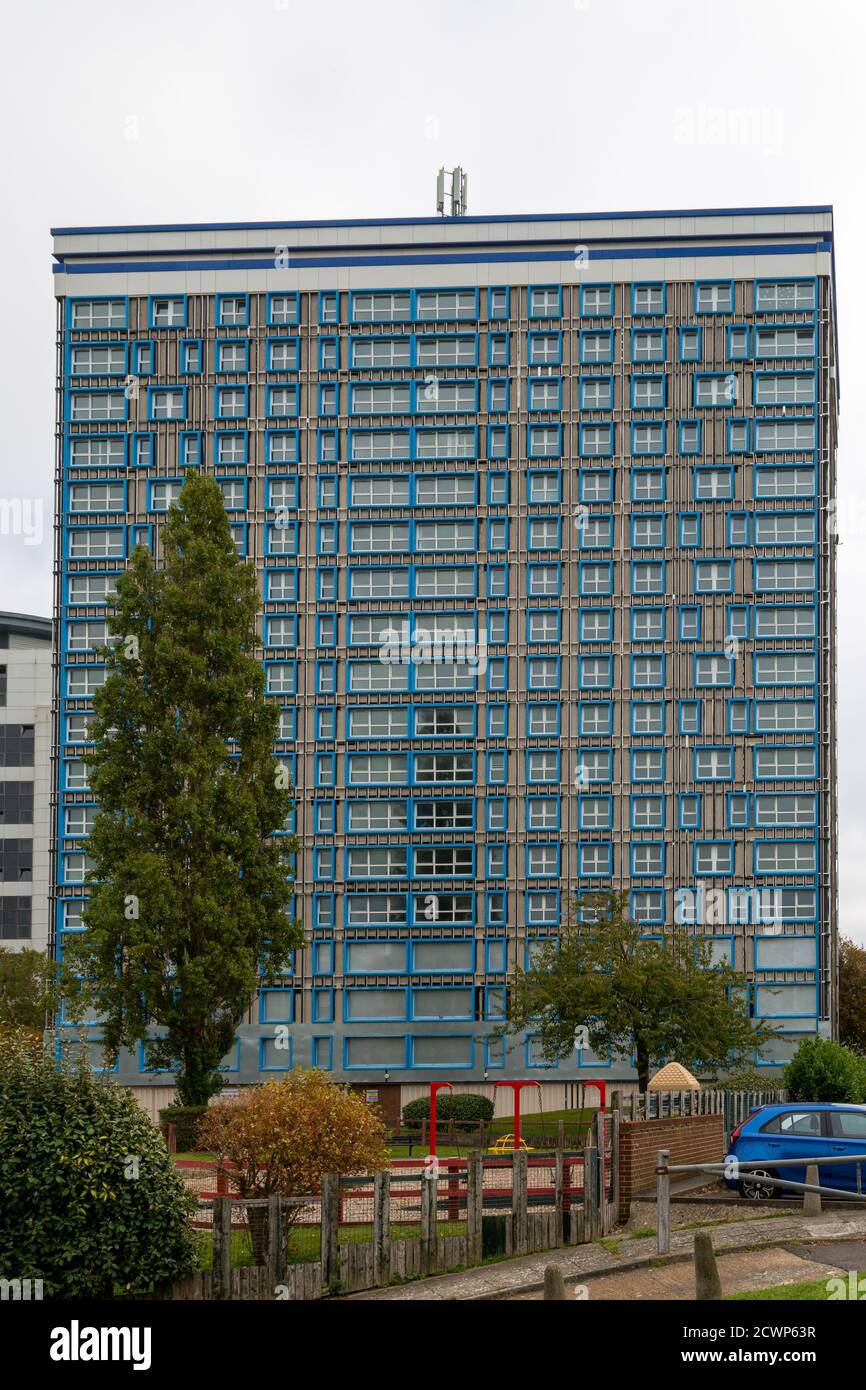 Leamington House in portsmouth, ein Hochhaus, das die Verkleidung entfernt und verurteilt wurde Stockfoto