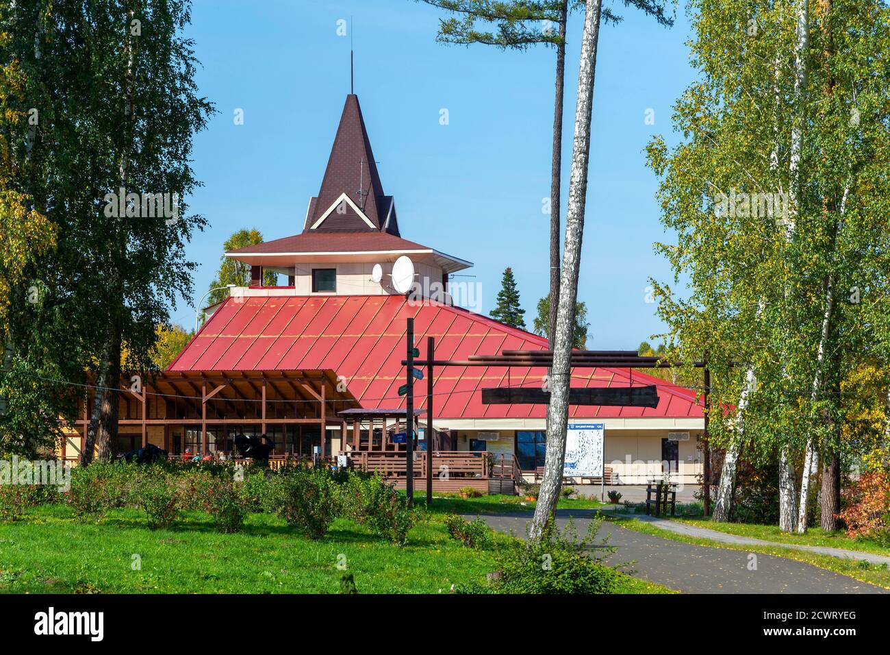 Ski- und Erholungszentrum in den Bergen des Salair-Kammes, in Westsibirien Stockfoto