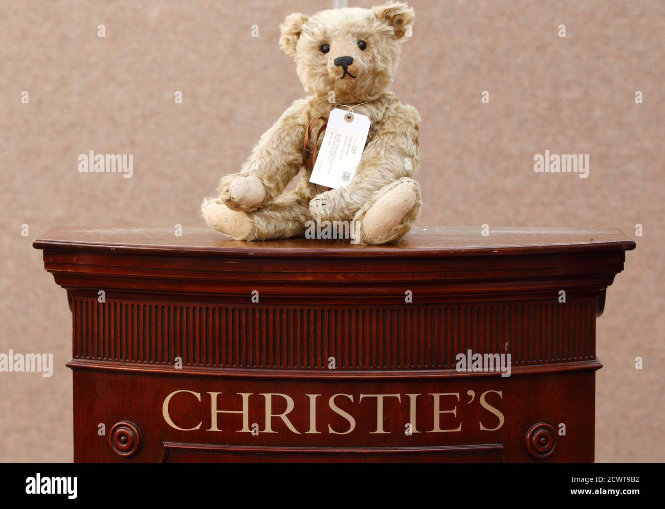 Steiff Teddy Bear Bears Stockfotos und -bilder Kaufen - Alamy
