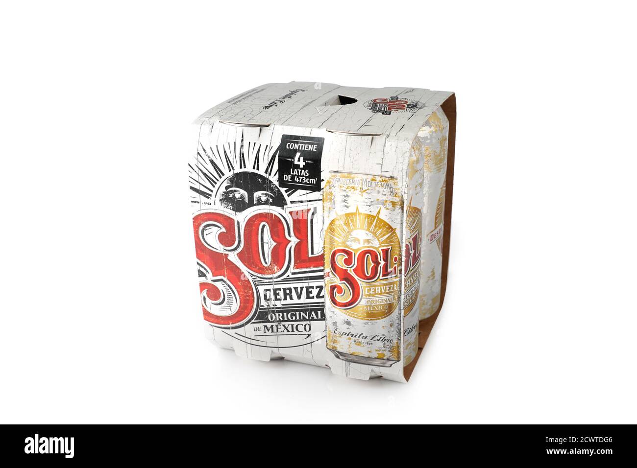 Vier Pack Sol Bier isoliert auf weißem Hintergrund. Alkoholisches Getränk Stockfoto
