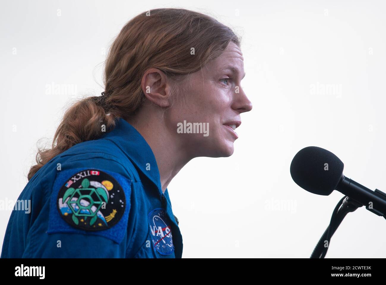 Mars 2020 Perseverance Prerelaunch NASA-Astronautin Zena Cardman beantwortet Fragen aus den Medien während einer Pressekonferenz vor dem Start des Mars 2020 Perseverance Rover der NASA, Mittwoch, 29. Juli 2020, im NASA Kennedy Space Center in Florida. Der Perseverance Rover ist Teil des Mars Exploration Program der NASA, einem langfristigen Projekt zur robotischen Erkundung des Roten Planeten. Die Markteinführung ist für Donnerstag, den 30. Juli, geplant. Stockfoto