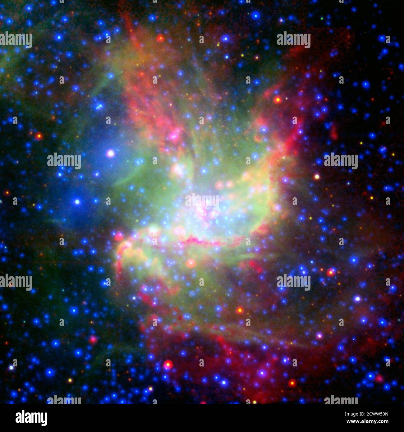 Junge Sterne in der Sternenzwerge das schillernde Leuchten junger Sterne dominiert die Bilder der riesigen Sternenzwerge NGC 346 in der benachbarten Zwerggalaxie, die kleine Magellansche Wolke genannt wird. Aber diese fotogene Schönheit ist mehr als nur ein „hübsches Gesicht“. Dieses Bild der sternbildenden Wolke ist eine Kombination aus mehrwelligem Licht des NASA-Weltraumteleskops Spitzer (Infrarot), des New Technology Telescope (Visible) der Europäischen Südsternwarte und des Weltraumteleskops XMM-Newton der Europäischen Weltraumorganisation (X-ray). Die schärfere Infrarotsicht des James Webb Weltraumteleskops wird es Astronomen ermöglichen Stockfoto