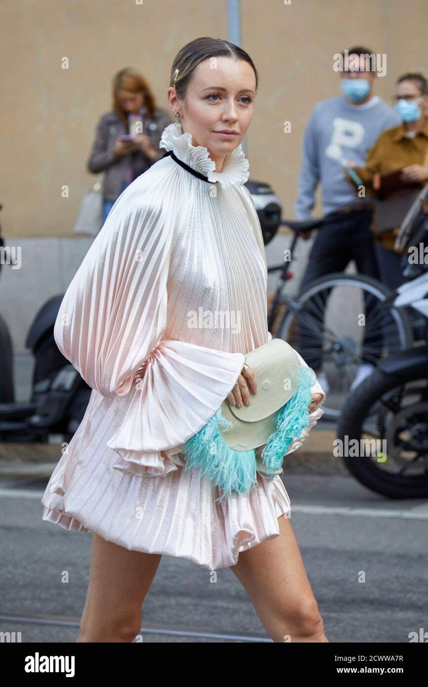 MAILAND, ITALIEN - 26. SEPTEMBER 2020: Nataly Osmann vor Philosophy Fashion Show, Milan Fashion Week Street style Stockfoto