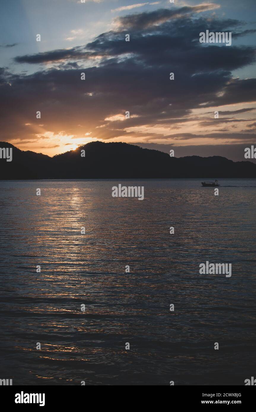 Sonnenuntergang über der Penang Insel Stockfoto