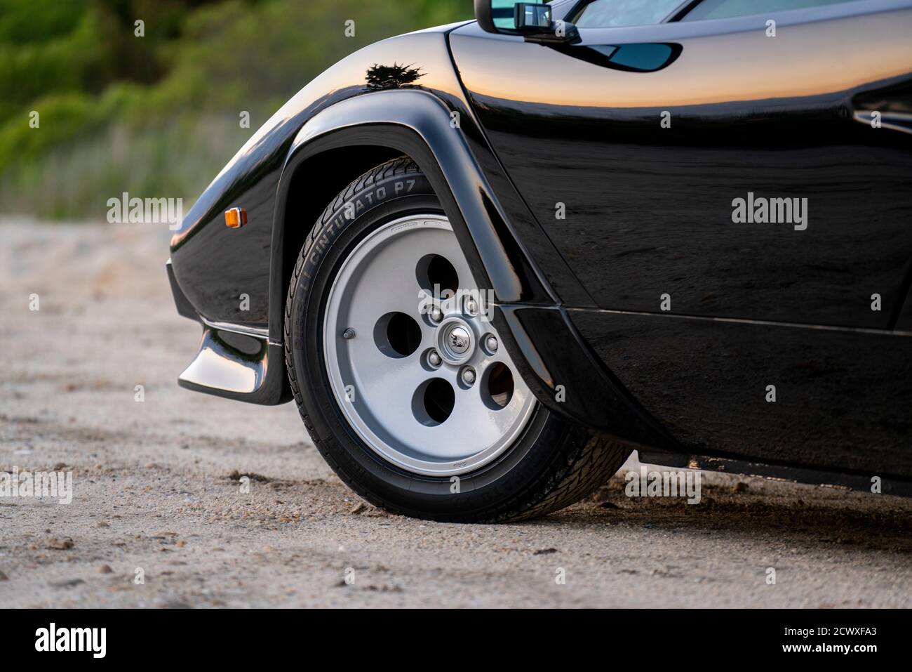 Vorderrad Nahaufnahme eines 1985 Lamborghini Countach 5000QV. Stockfoto