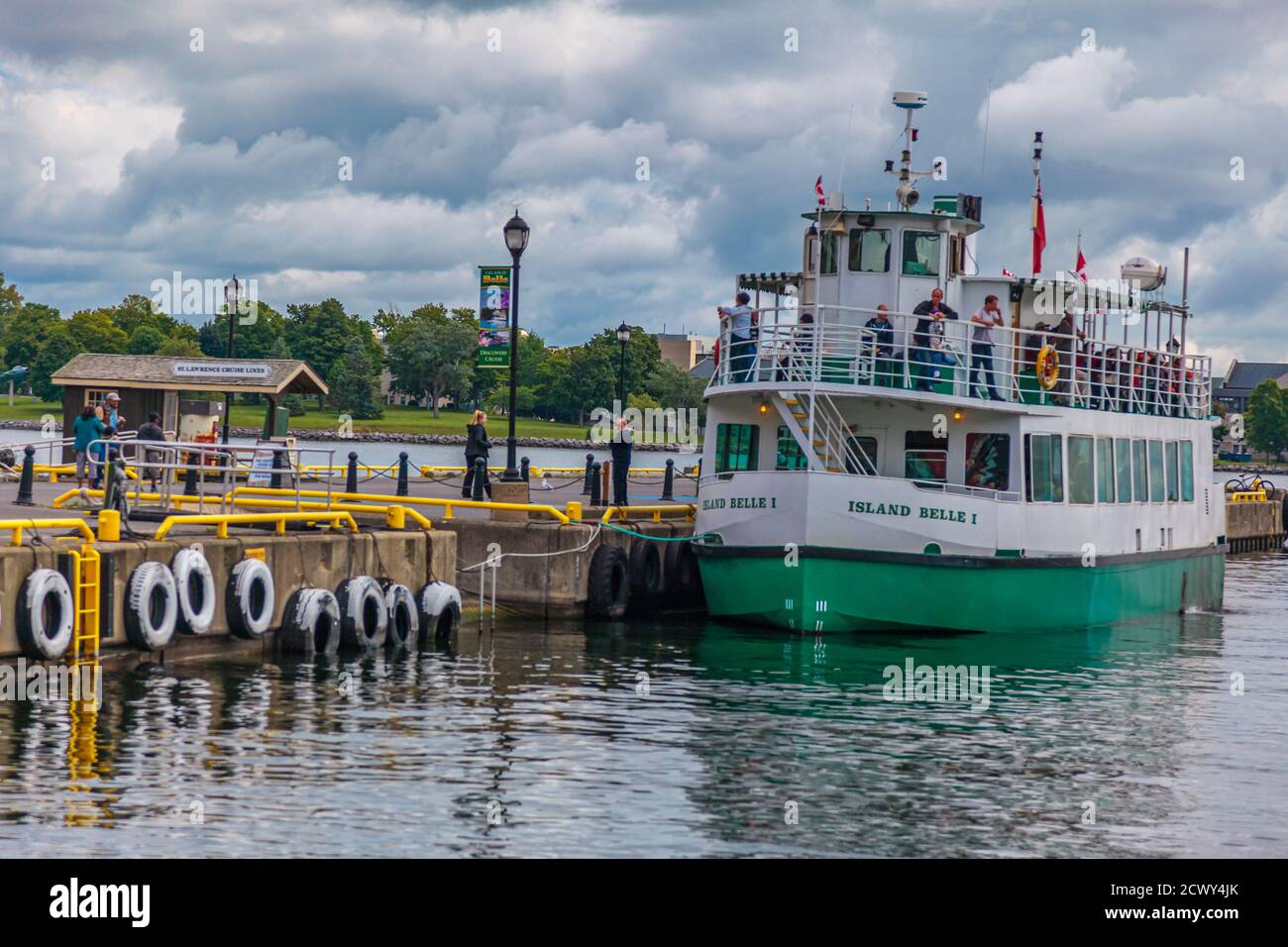 Kingston, Ontario, Kanada, August 2014 - das Kreuzfahrtschiff dockte am Hafen von Kingston an und wartete darauf, dass die Passagiere an Bord gehen Stockfoto