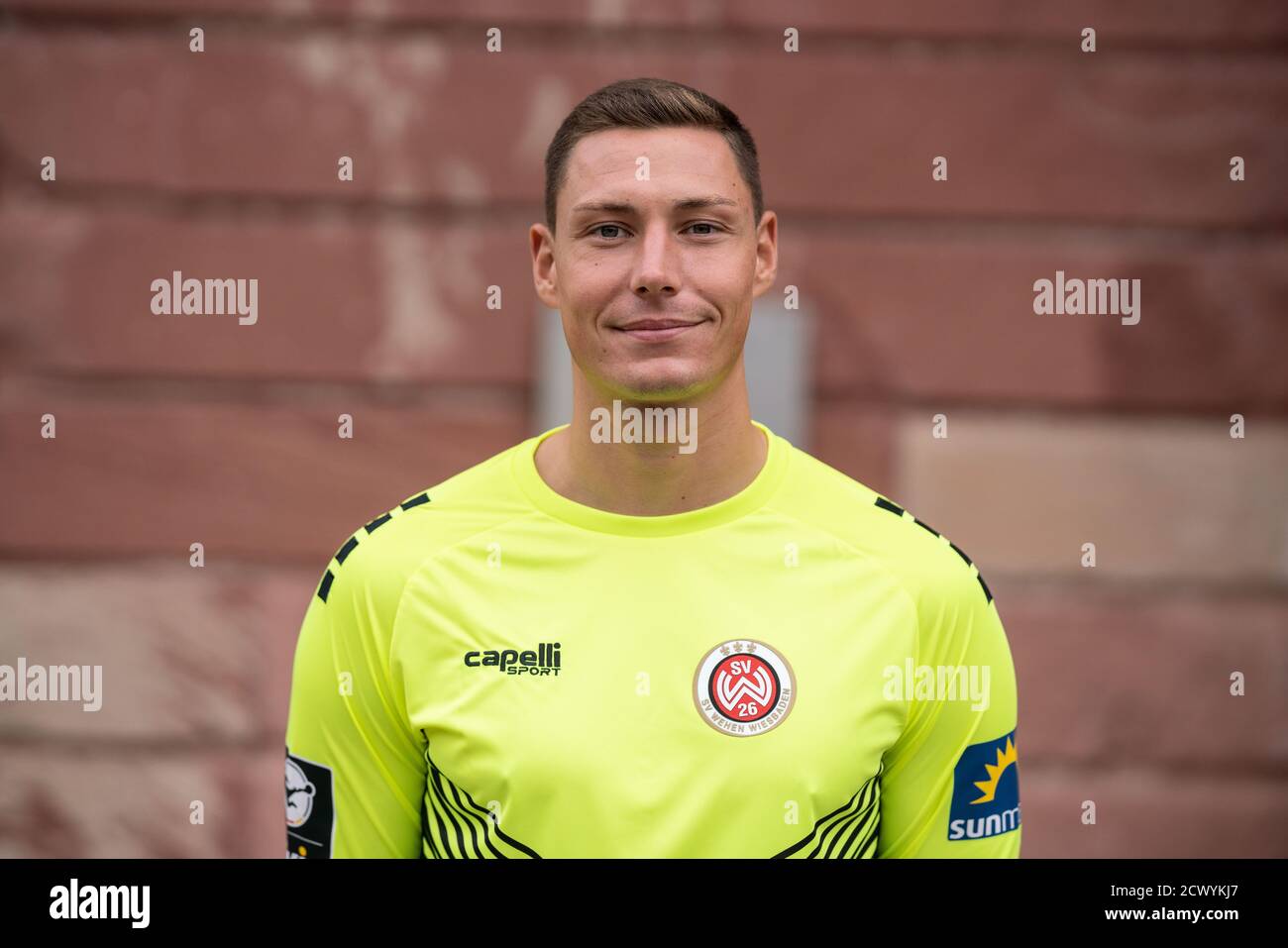 Wiesbaden, Deutschland. September 2020. Teamfoto des 3. Spitalvereins SV Wehen Wiesbaden vor dem Jagdschloss Platte am Stadtrand von Wiesbaden: Torwart Matthias Hamrol. Kredit: Frank Rumpenhorst/dpa/Alamy Live Nachrichten Stockfoto