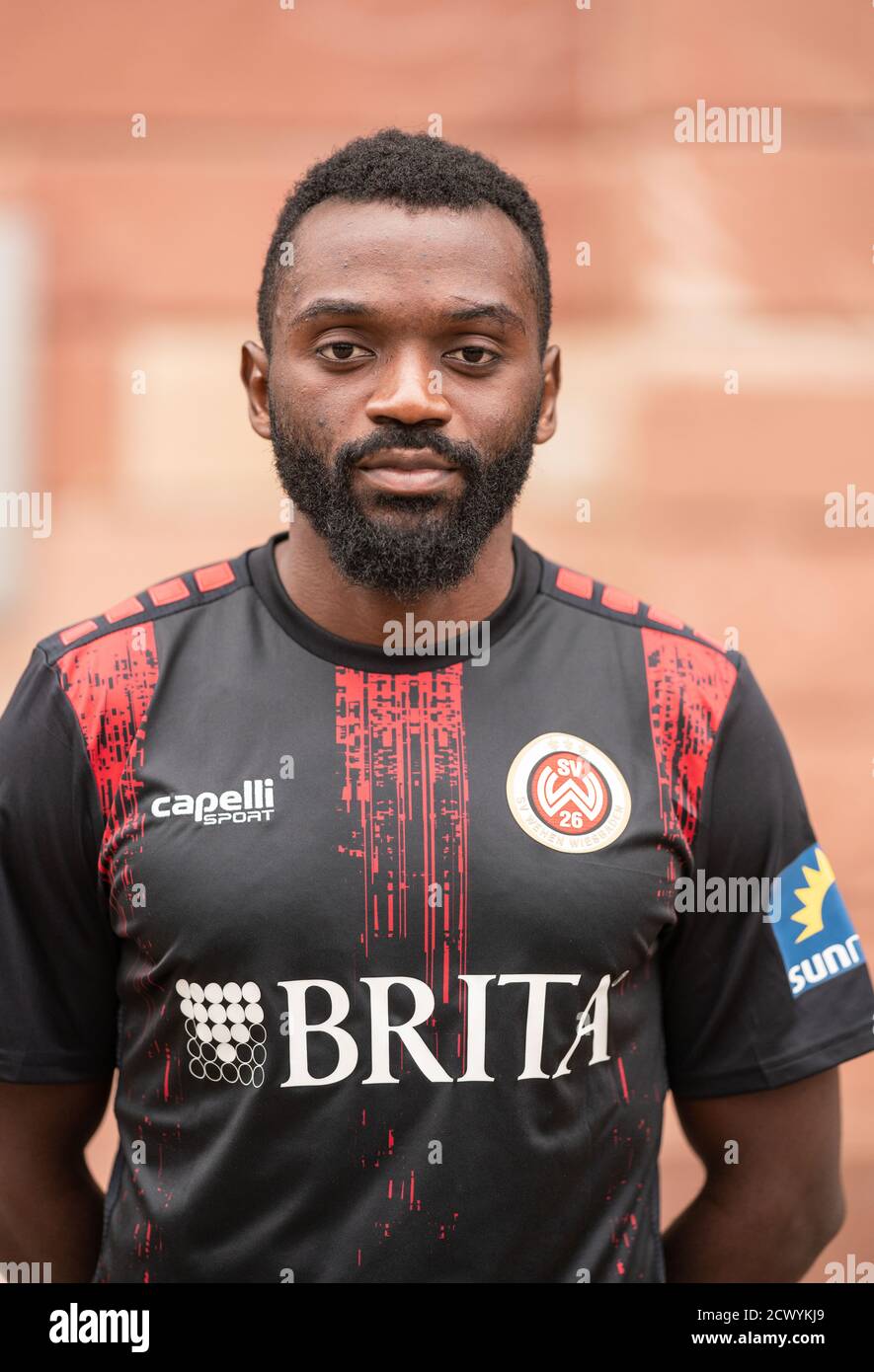 Wiesbaden, Deutschland. September 2020. Teamfoto des SV Wehen Wiesbaden vor dem Jagdschloss Platte am Stadtrand von Wiesbaden: Paterson Chato. Kredit: Frank Rumpenhorst/dpa/Alamy Live Nachrichten Stockfoto