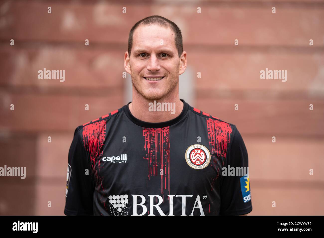 30. September 2020, Hessen, Wiesbaden: Teamfoto des 3. Bundesligisten SV Wehen Wiesbaden vor der Jagdschloss Platte am Stadtrand von Wiesbaden: Benedikt Röcker Foto: Frank Rumpenhorst/dpa Stockfoto