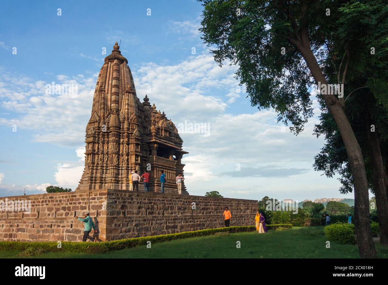 Khajuraho, Madhya Pradesh, Indien : Javari Tempel, Teil der östlichen Gruppe des UNESCO-Weltkulturerbes Khajuraho Gruppe von Denkmälern. Zufällig Stockfoto
