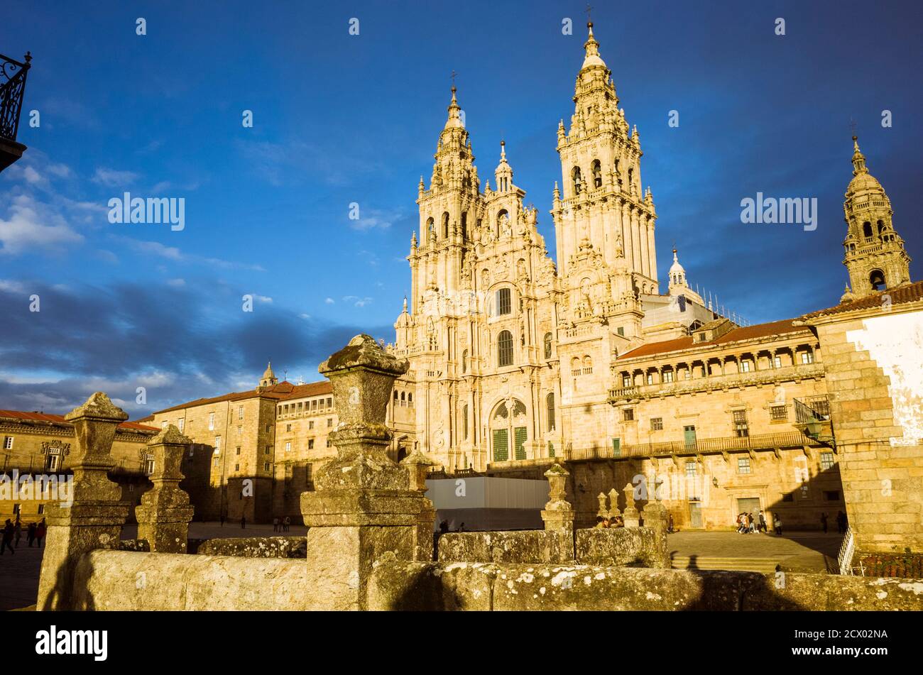 Santiago de Compostela, A Coruña Provinz, Galicien, Spanien - 12. Februar 2020 : barocke Obradoiro Fassade der compostela Kathedrale, der bekannten BU Stockfoto