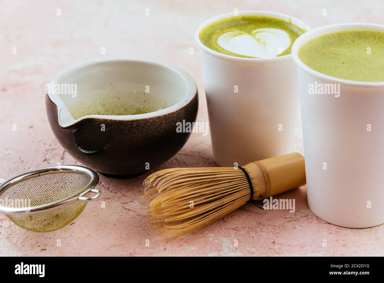 matcha Kaffee und Attribute Stockfoto