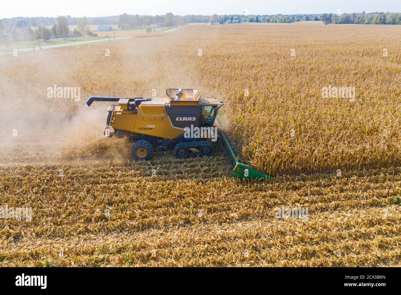 Fitchville, Ohio - Maisernte auf Ohio Farm. Stockfoto