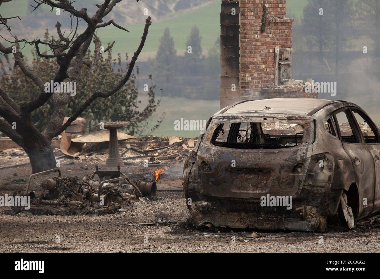 Ein verbranntes Auto ist in der Nähe von Alta Lake Golf Course abgebildet,  nachdem ein Großteil der Fläche durch das Carlton komplexe Feuer in der  Nähe von Pateros, Washington 19. Juli 2014
