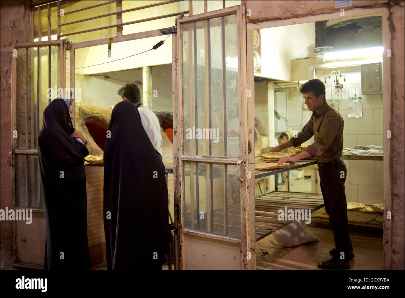 Lokales Brotgeschäft in Bazar, Yazd, Iran Stockfoto