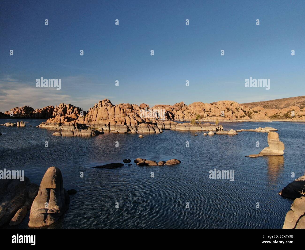 Watson Lake in Prescott, Arizona, bei Sonnenuntergang. Stockfoto