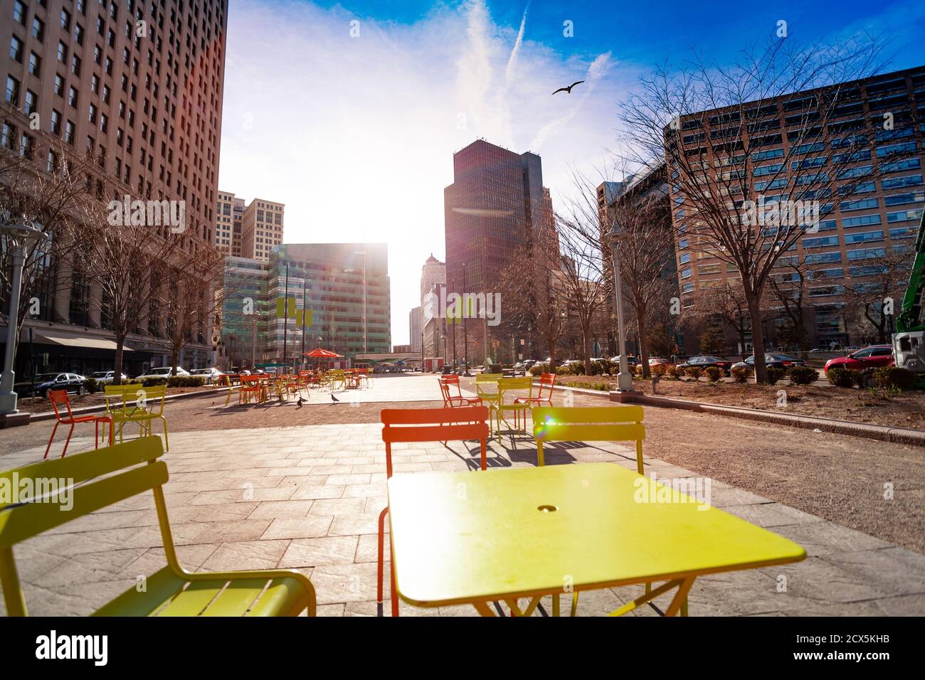 Cadillac Square Park mit vielen Farbtischen in Detroit, Michigan USA Stockfoto