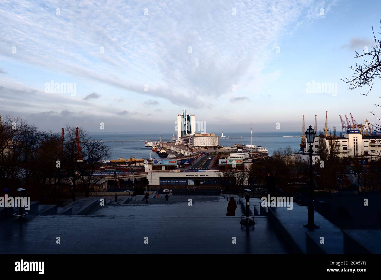 Hafen von Odessa über Potemkin Treppe Stockfoto