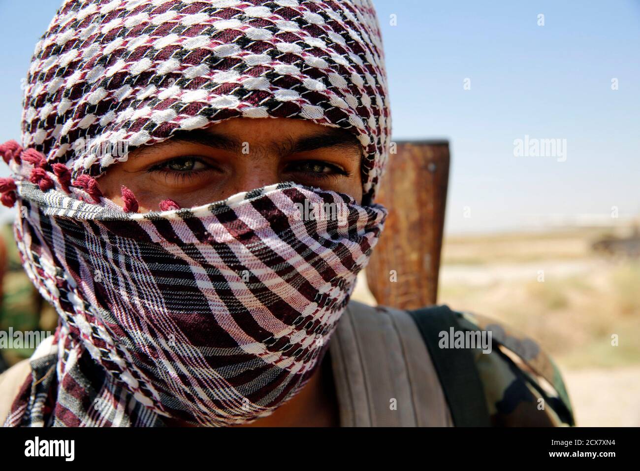 Ein kurdische Peshmerga Kämpfer posiert für die Kamera bei Büyük Yeniga  Dorf 4. September 2014. REUTERS/Ahmed Jadallah (Irak - Tags: Unruhen  Politik Stockfotografie - Alamy