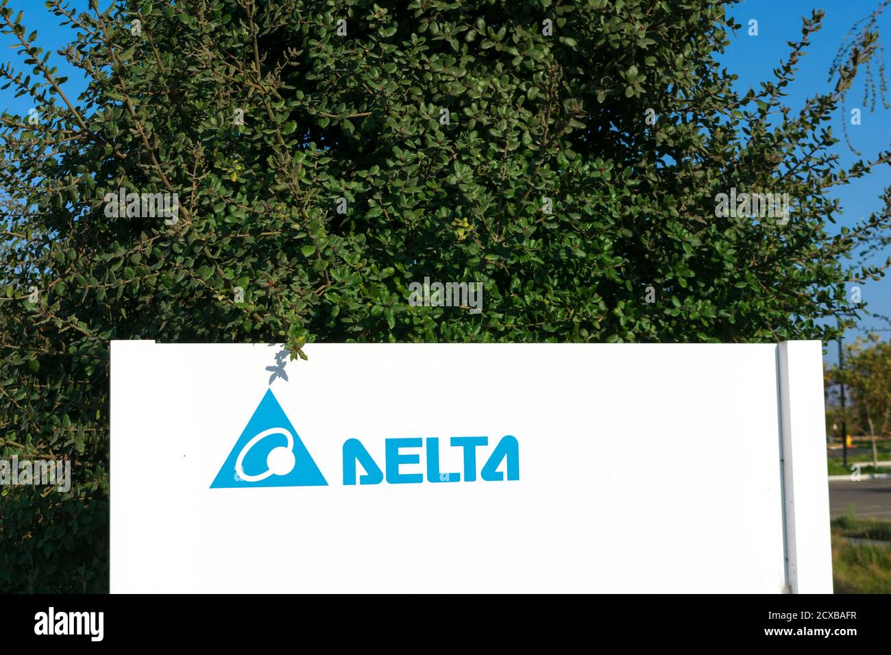 Delta Zeichen und Logo am Delta Electronics Hauptsitz im Silicon Valley - Fremont, Kalifornien, USA - 2020 Stockfoto