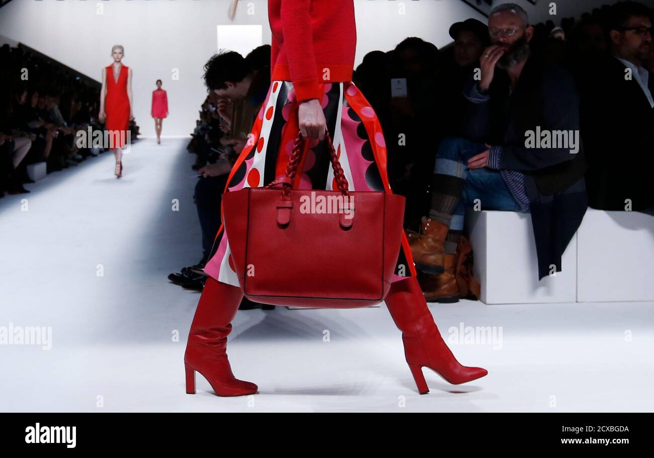 Valentino Tasche Stockfotos und -bilder Kaufen - Alamy