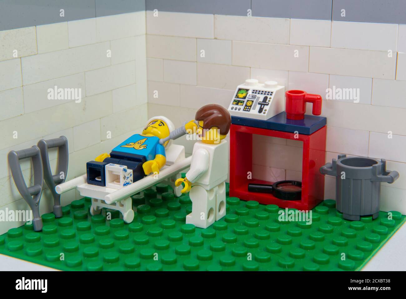 Florianopolis, Brasilien. 19. September 2020: Blick Auf Das Innere Der  Leeren Auto-Reparatur-Garage Von Lego Gemacht. Konzept Der Mechanischen  Werkstatt Für Reparatur Und Ma Stockfotografie - Alamy