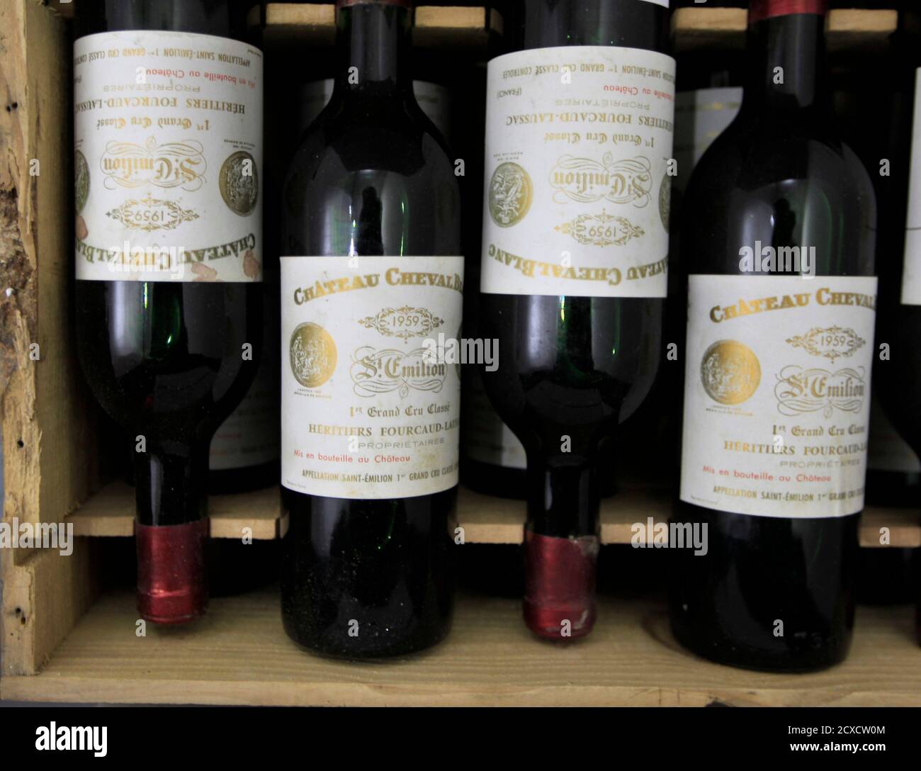 Chateau Cheval Blanc Stockfotos Und Bilder Kaufen Alamy Chateau Cheval Blanc Stockfotos Und Bilder Kaufen Alamy