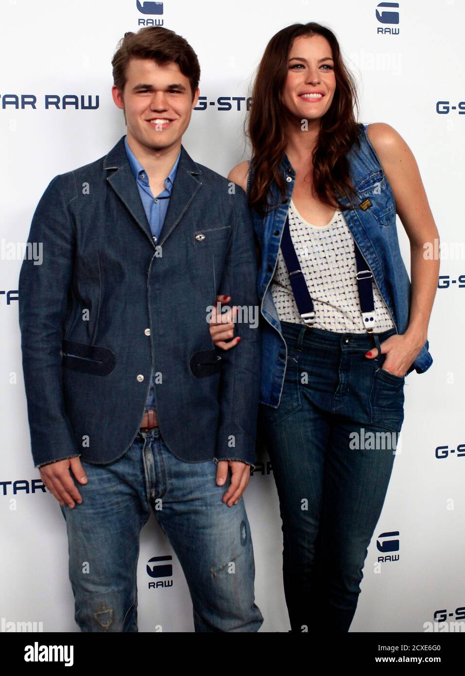 Magnus Carlsen And Liv Tyler Stockfotos Und Bilder Kaufen Alamy