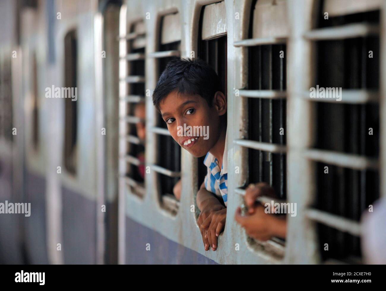 Indischer Junge Auf Zug Indien Stockfotos Und Bilder Kaufen Alamy