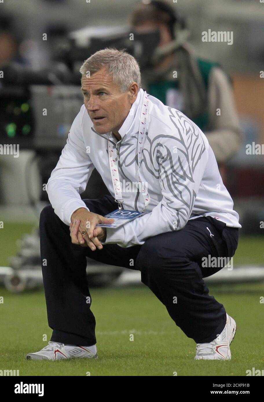 Bahrains Trainer Peter Taylor aus Großbritannien reagiert während ihr