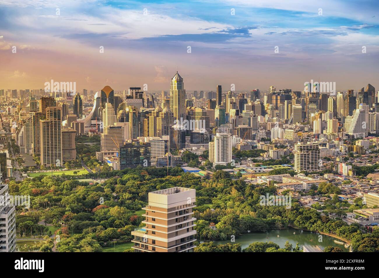 Bangkok Thailand, Skyline der Stadt Wolkenkratzer in Bangkok Innenstadt und Lumpini Park Stockfoto