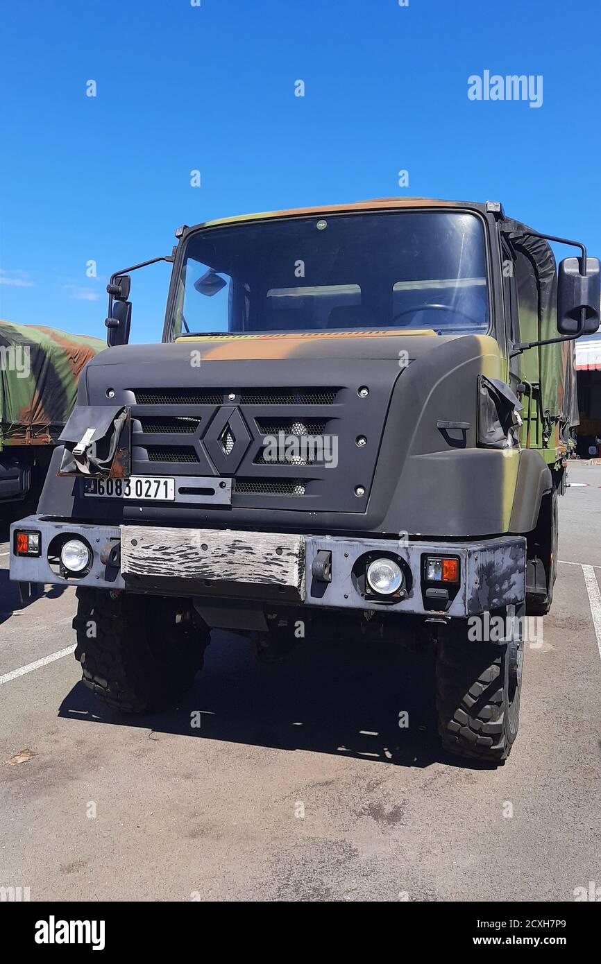 Bordeaux , Aquitaine / Frankreich - 09 25 2020 : Renault französischer Militärtransporter in Tarnfarbe trm Stockfoto