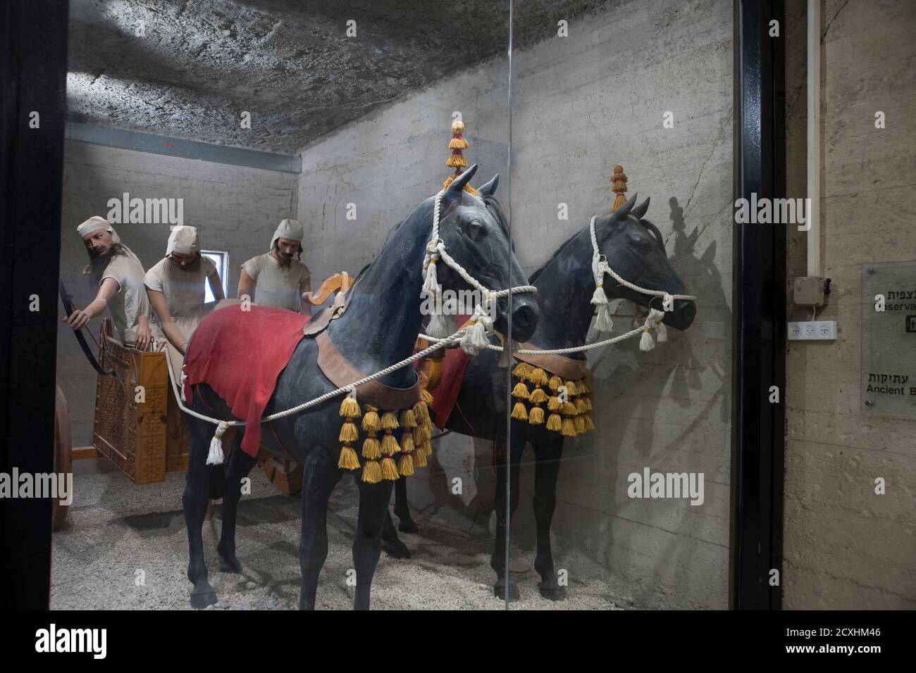 Wagenausstellung im Inneren des Yad La-Shiryon (Gedenkstätte und Museum des Panzerkorps in Latrun) Israel gepanzerte Korps Museum und memoria Stockfoto