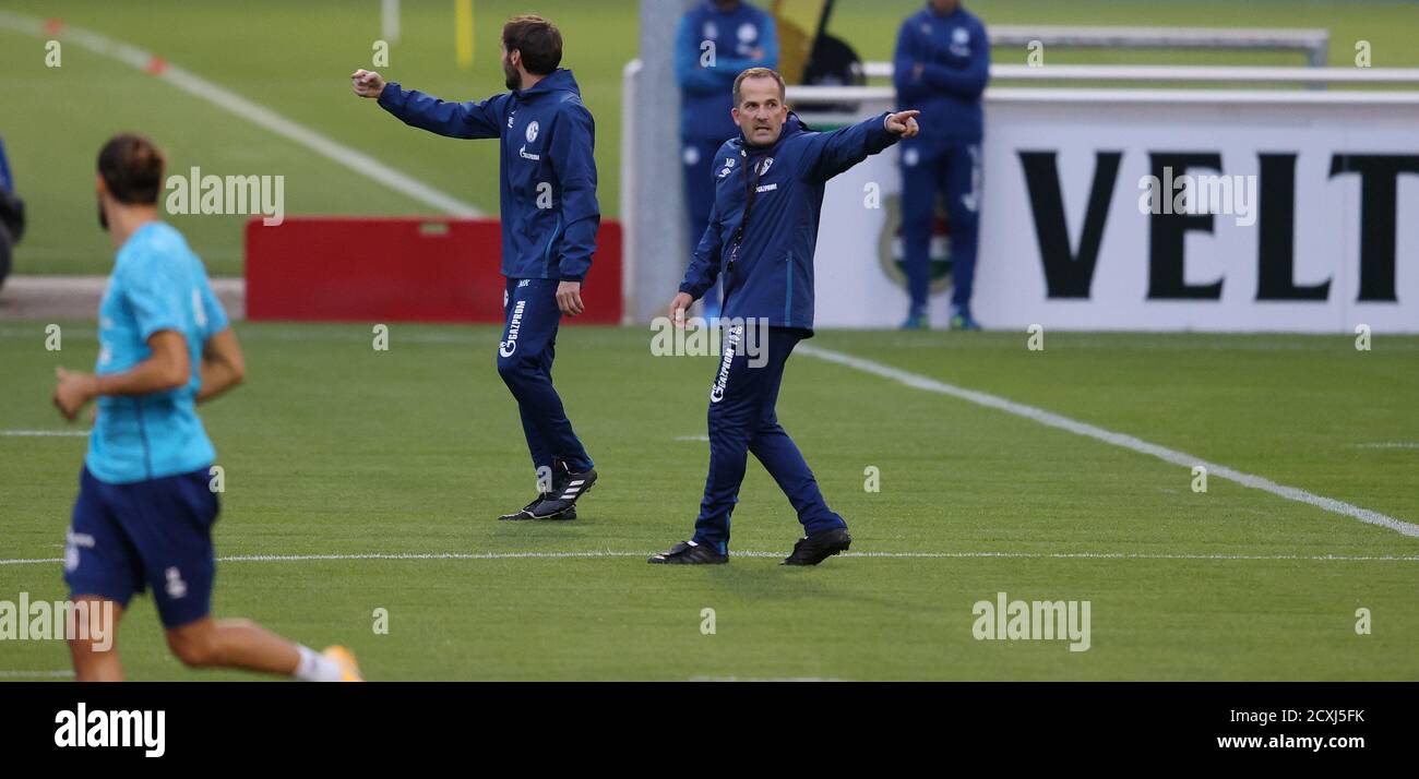 Stadt Gelsenkirchen, Deutschland. 01.10.2014 2020. firo: 30.09.2020, Fuvuball, 1. Bundesliga, 2020/2021 Saison, FC Schalke 04, 1. Training mit dem neuen Trainer Manuel BAUM, Gesture Quelle: dpa/Alamy Live News Stockfoto